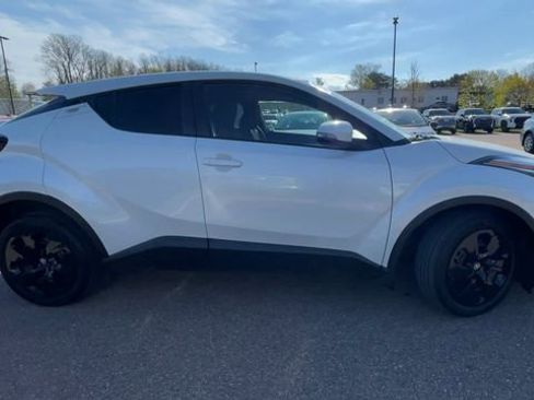 Used 2021 Toyota C-HR LE FWD image 9