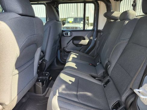 New 2026 Jeep Gladiator Sport AWD/4WD image 16