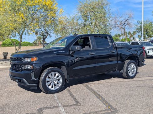 Used 2020 Chevrolet Silverado 1500 Custom w/ Custom Value Package RWD image 2