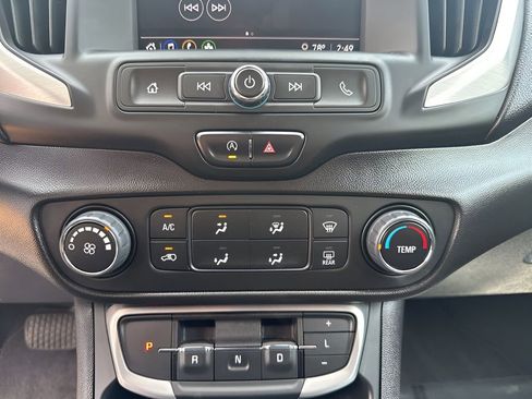 Used 2024 GMC Terrain SLE image 36