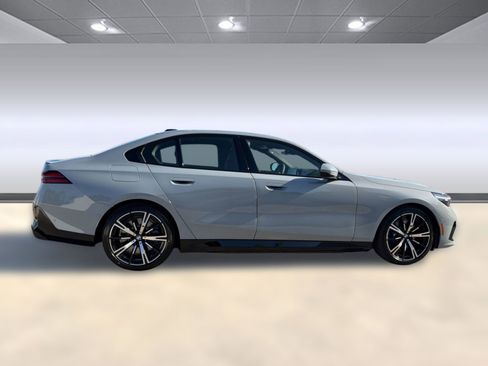 New 2026 BMW 550e xDrive w/ Executive Package AWD/4WD image 8