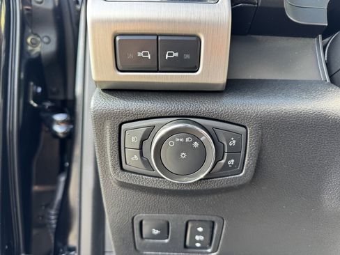 Certified 2021 Ford F250 Platinum w/ FX4 Off-Road Package image 14