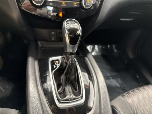 Used 2017 Nissan Rogue SV AWD/4WD image 32