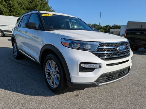 Used 2022 Ford Explorer XLT w/ Equipment Group 202A AWD/4WD image 3