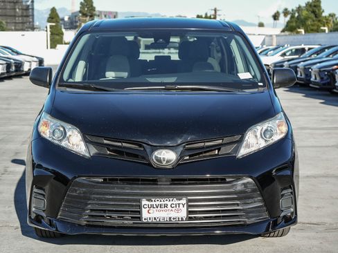 Used 2020 Toyota Sienna L image 2