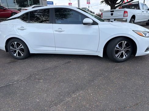 Used 2020 Nissan Sentra SV image 2