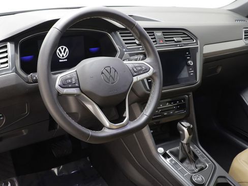 Certified 2023 Volkswagen Tiguan SE w/ Panoramic Sunroof Package AWD/4WD image 7