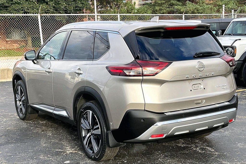 Used 2022 Nissan Rogue Platinum w/ Head-Up Display Package AWD/4WD image 10