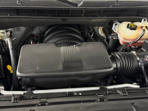 Used 2025 Chevrolet Suburban Z71 AWD/4WD image 38