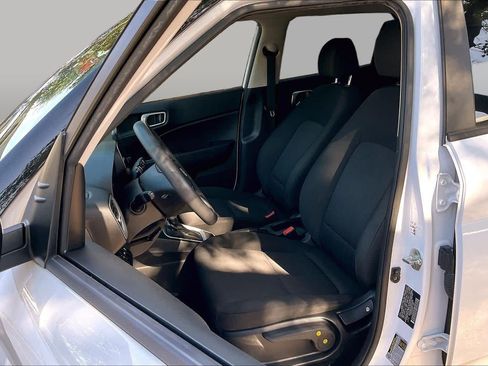 Used 2021 Hyundai Venue SE FWD image 8
