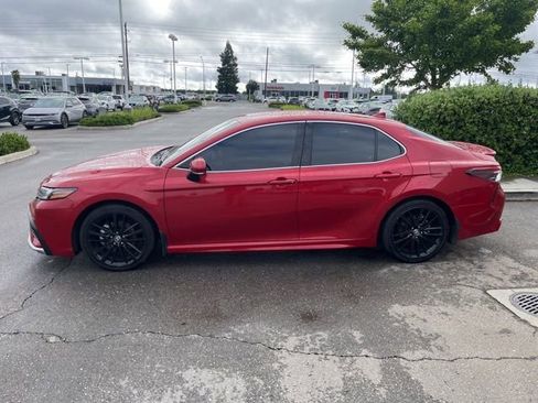 Used 2021 Toyota Camry XSE image 4