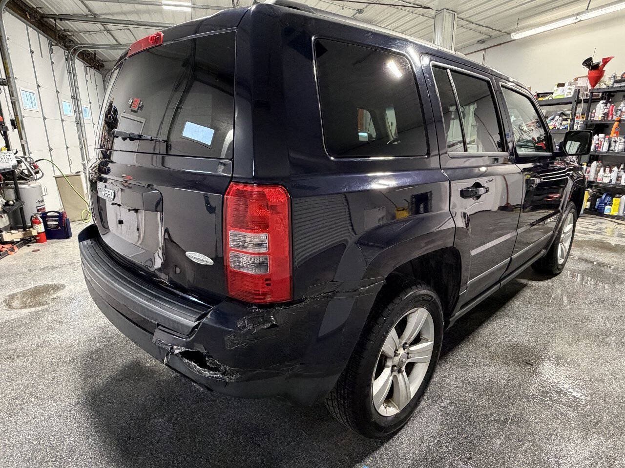 Used 2011 Jeep Patriot Latitude AWD/4WD image 5