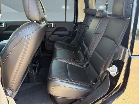 Used 2021 Jeep Gladiator Overland AWD/4WD image 15