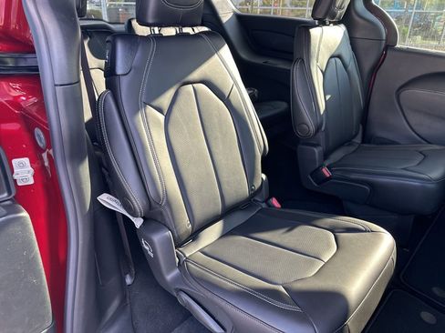New 2026 Chrysler Pacifica Select image 49