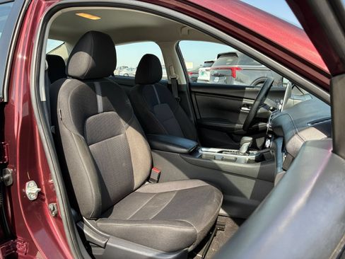 Used 2025 Nissan Sentra SV FWD image 34