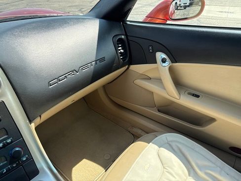 Used 2005 Chevrolet Corvette Coupe w/ Preferred Equipment Group RWD image 23