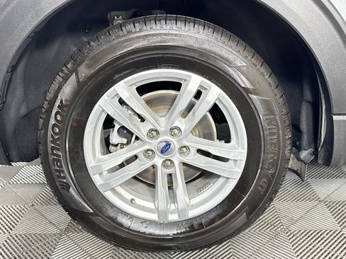 Used 2024 Ford Explorer XLT w/ Equipment Group 202A RWD image 31