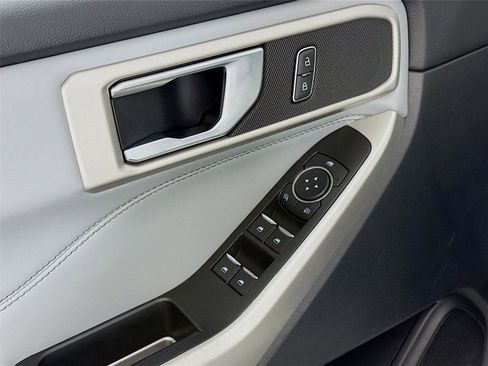Used 2021 Ford Explorer XLT w/ Equipment Group 202A image 18