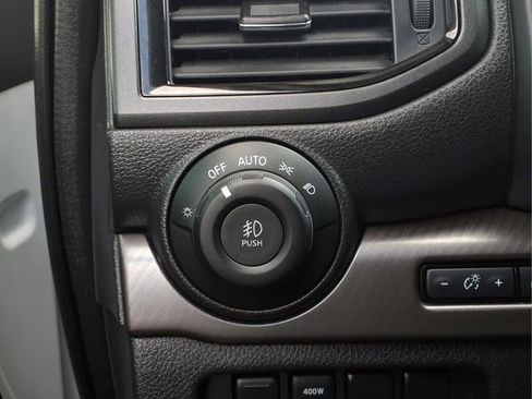 Used 2023 Nissan Titan PRO-4X w/ Pro-4x Convenience Package AWD/4WD image 23