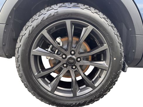 Used 2019 Ford Explorer XLT w/ Equipment Group 202A AWD/4WD image 10