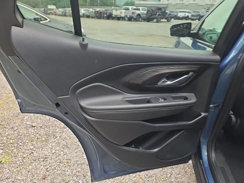 Used 2024 GMC Terrain SLE AWD/4WD image 9