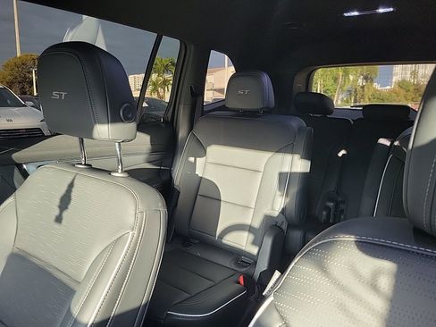 Used 2025 Buick Enclave Sport Touring w/ Power Package image 26