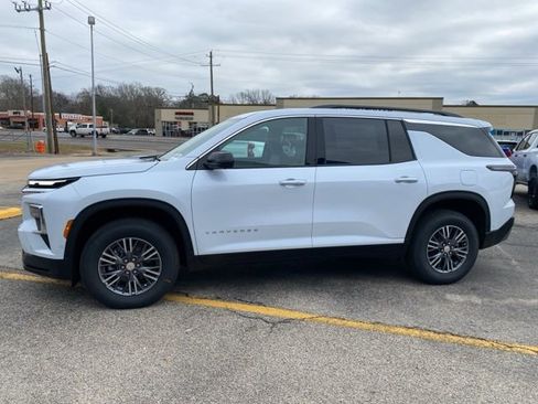 New 2026 Chevrolet Traverse LT w/ Enhanced Driving Package FWD image 2