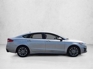 Used 2020 Ford Fusion SE FWD video 4