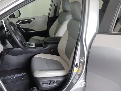 Used 2022 Toyota RAV4 Limited AWD/4WD image 8
