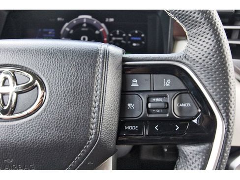 Used 2025 Toyota Sequoia Capstone w/ Tow Technology Package AWD/4WD image 17
