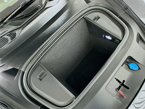 Used 2022 Porsche Taycan 4S image 33