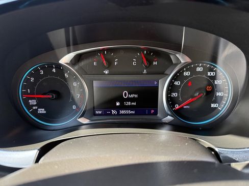 Used 2023 Chevrolet Traverse LT image 25