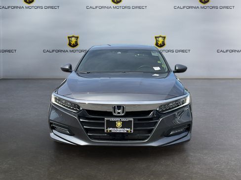 Used 2018 Honda Accord Touring image 2