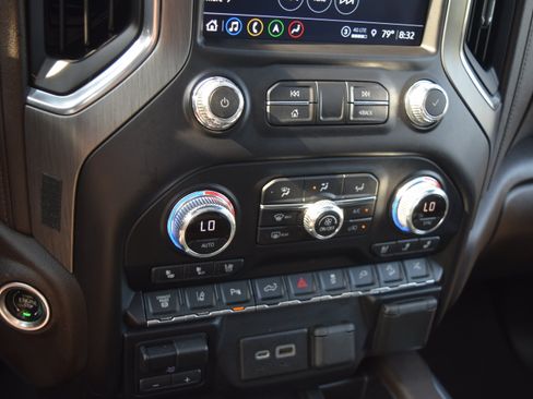 Used 2022 GMC Sierra 2500 Denali w/ Denali Ultimate Package AWD/4WD image 18