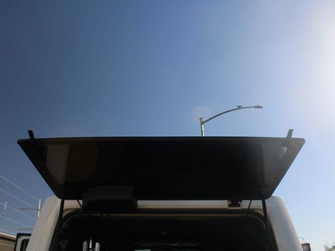 Used 2017 Jeep Wrangler Unlimited Sahara image 19