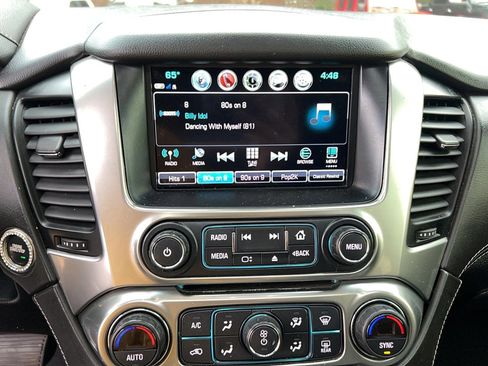 Used 2019 Chevrolet Suburban LT image 21