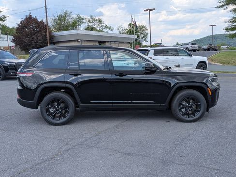 New 2026 Jeep Grand Cherokee 4WD image 4