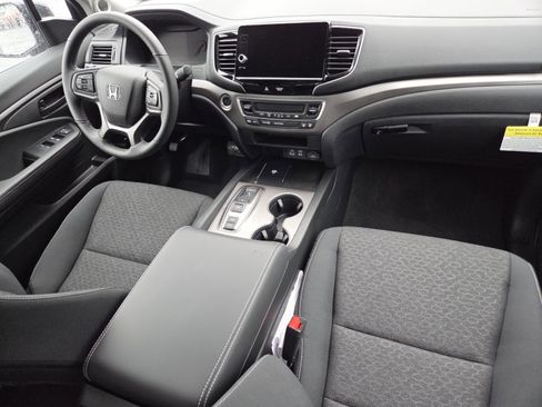 Certified 2025 Honda Ridgeline Sport image 28