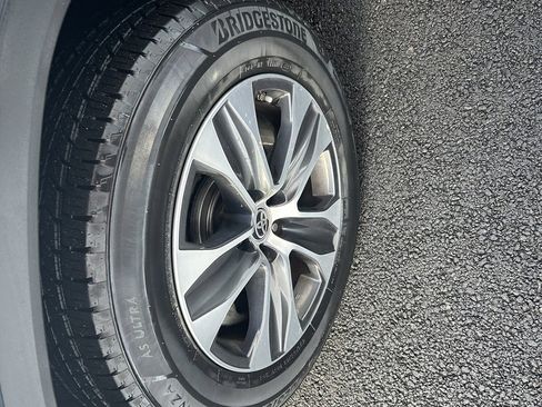 Used 2020 Toyota Highlander XLE image 21