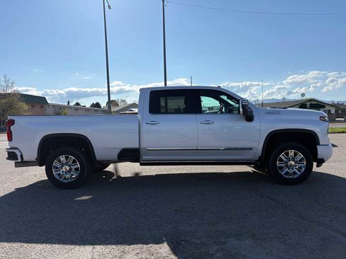 Used 2024 Chevrolet Silverado 3500 High Country w/ Technology Package AWD/4WD image 2