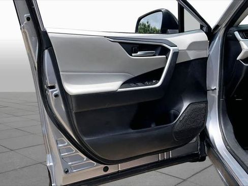 Certified 2025 Toyota RAV4 XLE FWD image 21