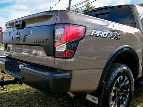 Used 2021 Nissan Titan PRO-4X w/ Pro-4x Convenience Package image 11