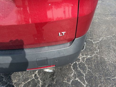 Used 2021 Chevrolet Traverse LT image 4