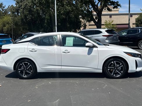 Used 2024 Nissan Sentra SV FWD image 2