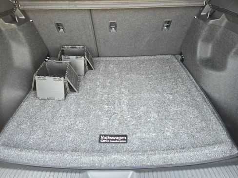 Used 2024 Volkswagen ID.4 Pro image 33