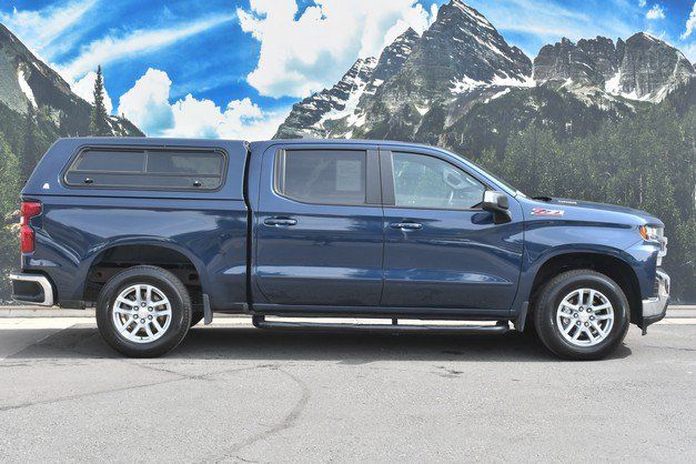 Used 2021 Chevrolet Silverado 1500 LT w/ Z71 Off-Road Package AWD/4WD image 2
