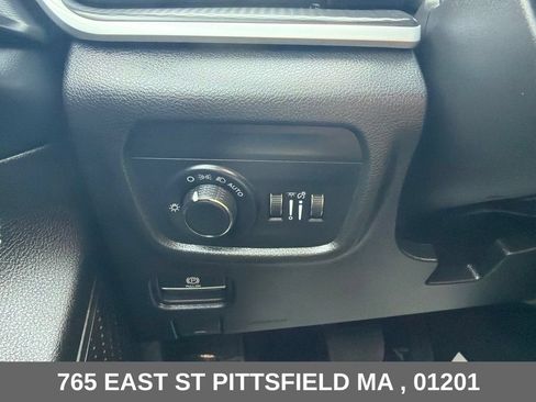 Used 2024 Jeep Grand Cherokee Altitude AWD/4WD image 27