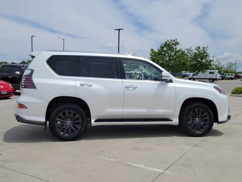 Used 2023 Lexus GX 460 Luxury w/ Sport Design Package AWD/4WD image 2