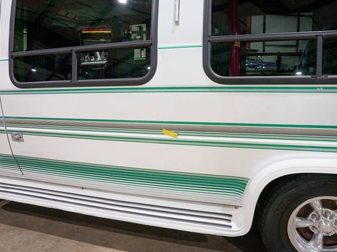 Used 1993 GMC G2500 Vandura RWD image 33