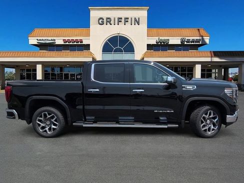Used 2023 GMC Sierra 1500 SLT w/ SLT Premium Package AWD/4WD image 3